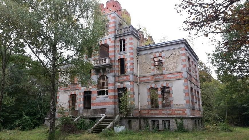 Château de Chaumont (Creuse), photographed in 2019 before the current restoration